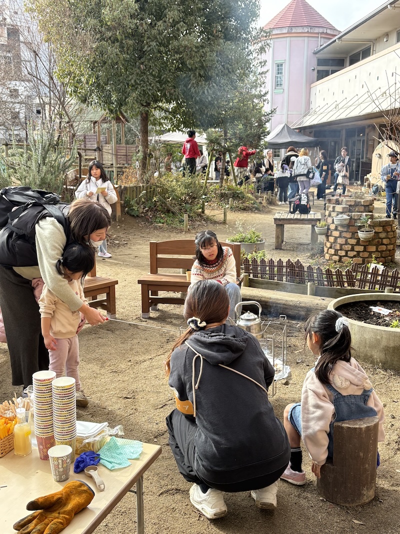 スタッフと子どもたちの様子